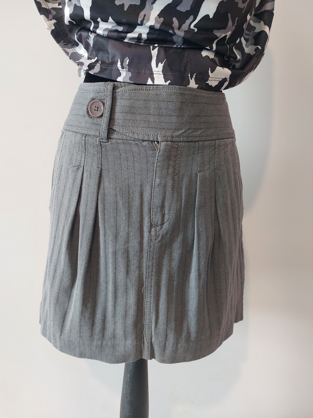 A/X Armani Exchange Grey Pleated High Waist Mini Skirt Size 6